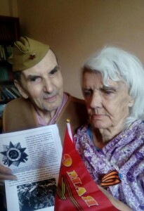 Семейное фото Тарасевич Готовимся к Дню Победы автор Гайфуллина Г.Н.